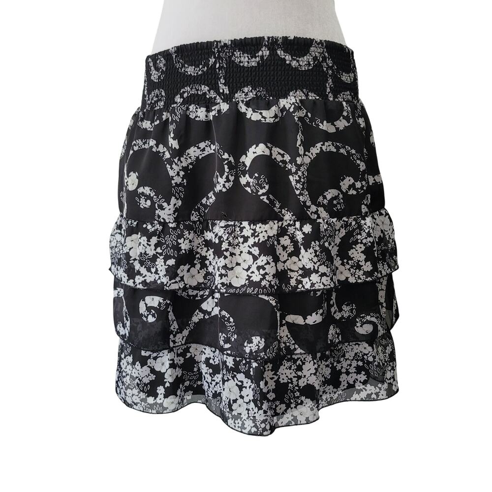 White House Black Market Size EST‎ S Black White Tiered Mini Skirt Floral Scroll
